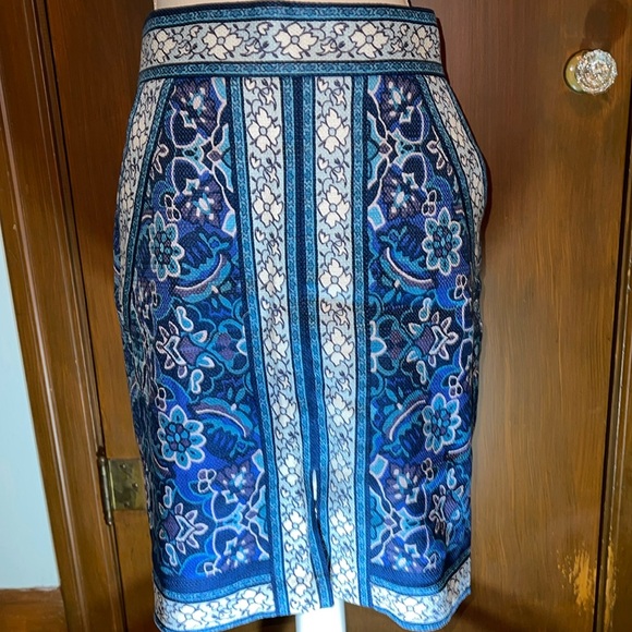 Loft Pencil Skirt - Barely Worn! - Picture 1 of 4